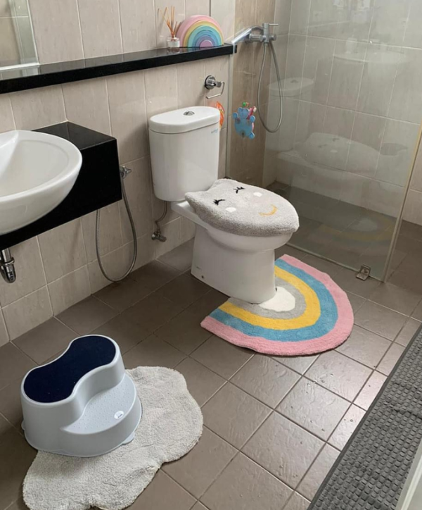 Keset toilet pelangi Keset Toilet Pelangi